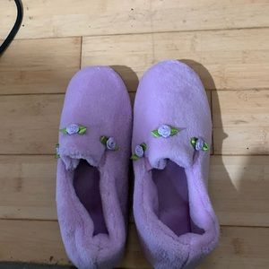 Ladies bedroom slippers. Size 9 wide